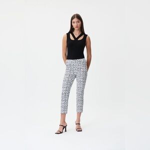 Joseph Ribkoff Vanilla/Black Geometric Print Cropped Pants 4 Pull On Resortwear